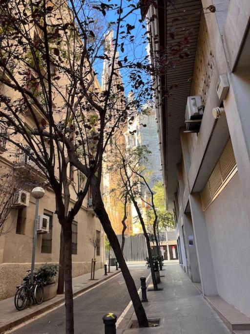 شقة برشلونة  في Loft Nearby Sagrada Familia المظهر الخارجي الصورة