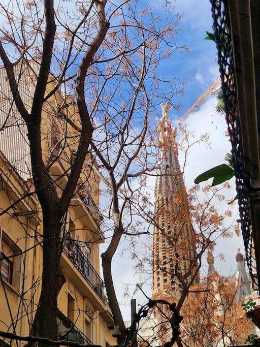 شقة برشلونة  في Loft Nearby Sagrada Familia المظهر الخارجي الصورة